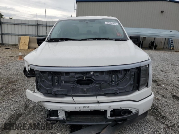2023 Ford F-150 Lightning Pro z VIN 1FTVW1ELXPWG63466, wystawiony jako Copart lot #59163895 z przebiegiem Nie podano mil oraz Szkody całkowita. Historia ofert i sprzedaży dostępna na DreamBid. Obrazek 5.