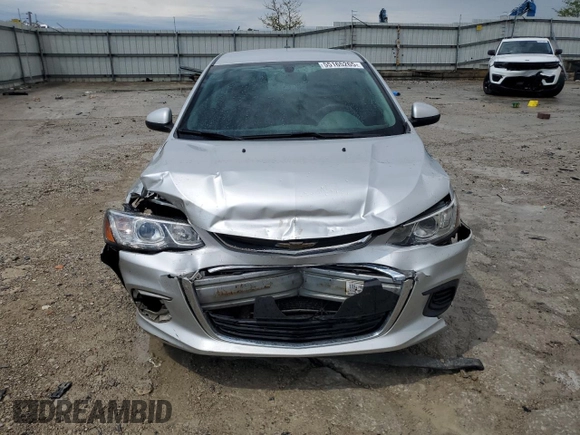 2017 Chevrolet Sonic LT z VIN 1G1JD5SH9H4122507, wystawiony jako Copart lot #55165265 z przebiegiem 173 818 mil mil oraz Szkoda całkowita • Salvage title. Historia ofert i sprzedaży dostępna na DreamBid. Obrazek 5.