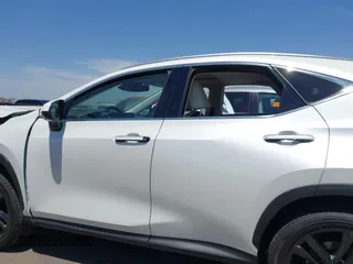 2025 Lexus NX 450h+ Luxury z VIN JTJHKCFZ0S2057811, wystawiony jako IAAI lot #42369138 z przebiegiem 1 962 mil mil oraz . Historia ofert i sprzedaży dostępna na DreamBid. Obrazek 15.