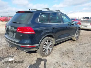 2017 Volkswagen Touareg Wolfsburg Edition z VIN WVGRF7BP6HD006748, wystawiony jako IAAI lot #41483215 z przebiegiem 97 816 mil mil oraz . Historia ofert i sprzedaży dostępna na DreamBid. Obrazek 4.