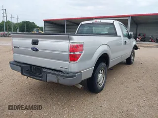 2013 Ford F-150 XL z VIN 1FTMF1CM1DKF27849, wystawiony jako IAAI lot #42308542 z przebiegiem 74 352 mil mil oraz . Historia ofert i sprzedaży dostępna na DreamBid. Obrazek 4.