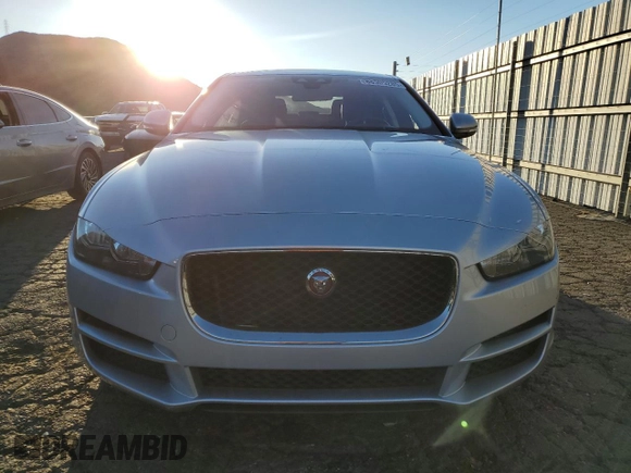 2018 Jaguar XE with VIN SAJAD4FN3JCP25046, listed as a Copart auction lot 88505285 with 55,128 mi miles and Clean Title. Bid and sale history available at DreamBid. Image 5.