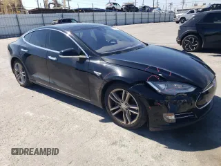 2016 Tesla Model S 90D with VIN 5YJSA1E20GF123251, listed as a Copart auction lot 52791625 with 97,393 mi miles and Salvage Title. Bid and sale history available at DreamBid. Image 4.