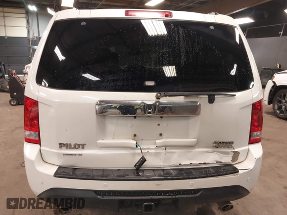 2015 Honda Pilot Touring with VIN 5FNYF4H98FB001841, listed as a IAAI auction lot 41955645 with 109,818 mi miles. Bid and sale history available at carsss.com. Image 16.