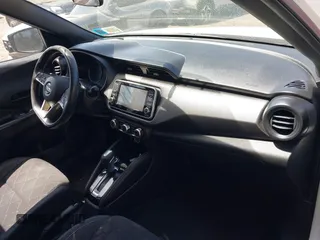 2019 Nissan Kicks SR with VIN 3N1CP5CU3KL500277, listed as a IAAI auction lot 42087570 with 159,195 mi miles. Bid and sale history available at carsss.com. Image 5.