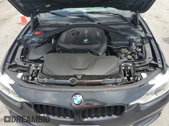 2018 BMW 3 Series 330i z VIN WBA8B9G5XJNU99474, wystawiony jako Copart lot #61053485 z przebiegiem 66 868 mil mil oraz Szkoda całkowita • Salvage title. Historia ofert i sprzedaży dostępna na DreamBid. Obrazek 11.