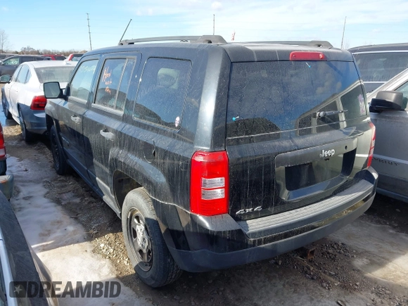 2012 Jeep Patriot Sport with VIN 1C4NJRBB3CD655935, listed as a IAAI auction lot 41139634 with 199,608 mi miles and . Bid and sale history available at carsss.com. Image 3.