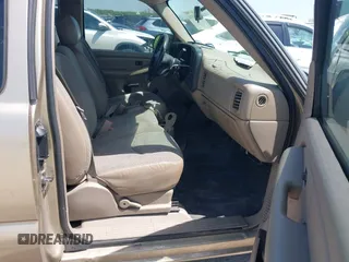 2005 Chevrolet Silverado 1500 Work Truck с VIN 1GCEC19X45Z220571, выставлен на аукционе IAAI как лот 42010514 с пробегом 192 394 миль миль и . История ставок и продаж доступна на DreamBid. Изображение 5.