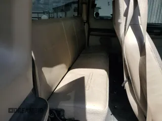 2005 Ford F-250 XL z VIN 1FTSX20P45EC42118, wystawiony jako Copart lot #56605955 z przebiegiem 243 932 mil mil oraz Szkoda całkowita • Salvage title. Historia ofert i sprzedaży dostępna na DreamBid. Obrazek 10.