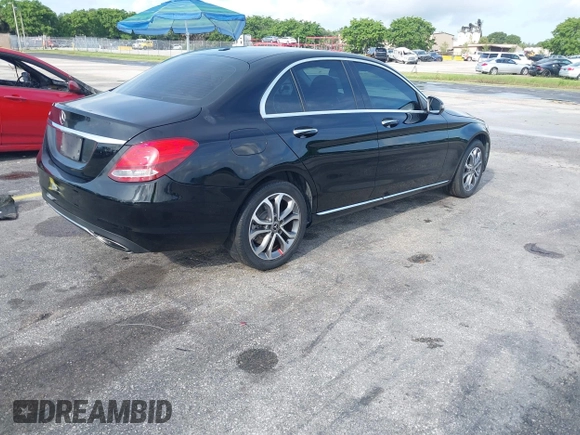 2018 Mercedes-Benz C 300 z VIN 55SWF4KB8JU251817, wystawiony jako IAAI lot #42482900 z przebiegiem 76 248 mil mil oraz . Historia ofert i sprzedaży dostępna na DreamBid. Obrazek 4.
