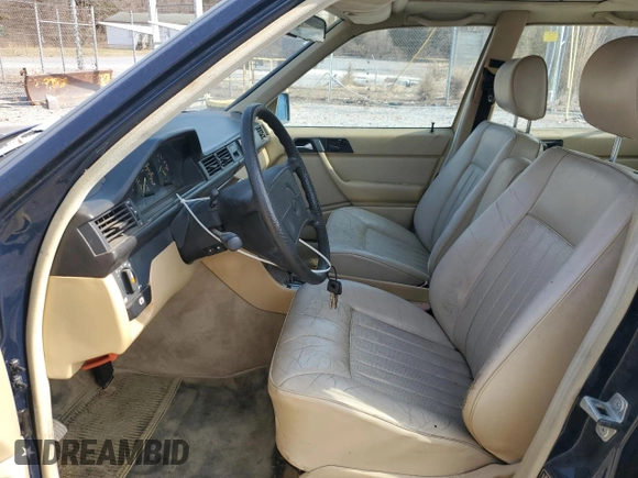 1986 Mercedes-Benz 300 E z VIN WDBEA30D7GA264150, wystawiony jako Copart lot #48736065 z przebiegiem 139 066 mil mil oraz Czysty tytuł • Clean title. Historia ofert i sprzedaży dostępna na DreamBid. Obrazek 7.