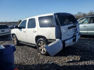 2007 GMC Yukon SLT with VIN 1GKFC13007R260640, listed as a Copart auction lot 86981054 with 0 mi miles and Salvage Title. Bid and sale history available at carsss.com. Image 2.