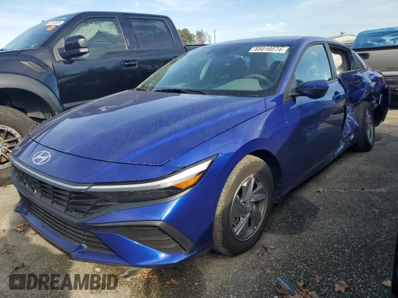 2024 Hyundai Elantra SE z VIN KMHLL4DG8RU668018, wystawiony jako Copart lot #85018574 z przebiegiem 18 993 mil mil oraz Szkoda całkowita • Salvage title. Historia ofert i sprzedaży dostępna na DreamBid. Obrazek 1.