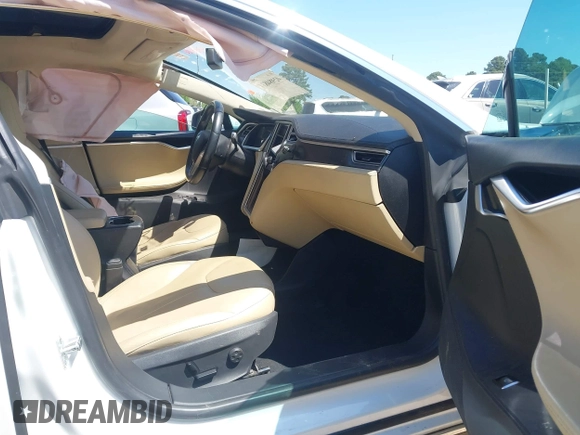 2013 Tesla Model S z VIN 5YJSA1CN6DFP21076, wystawiony jako IAAI lot #41984834 z przebiegiem 154 662 mil mil oraz . Historia ofert i sprzedaży dostępna na DreamBid. Obrazek 5.