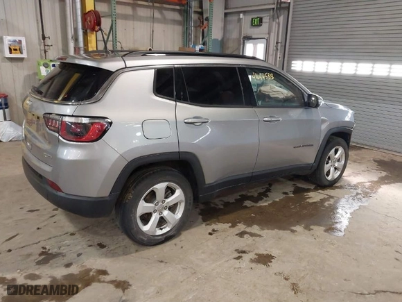 2018 Jeep Compass Latitude with VIN 3C4NJCBBXJT488428, listed as a IAAI auction lot 41644538 with 131,109 mi miles. Bid and sale history available at carsss.com. Image 4.