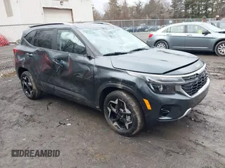 2025 Kia Seltos S z VIN KNDEUCAA1S7740380, wystawiony jako IAAI lot #41735876 z przebiegiem 367 mil mil oraz . Historia ofert i sprzedaży dostępna na DreamBid. Obrazek 1.