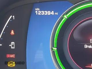 2014 Cadillac ELR z VIN 1G6RR1E41EU601063, wystawiony jako IAAI lot #41637001 z przebiegiem 123 394 mil mil oraz . Historia ofert i sprzedaży dostępna na DreamBid. Obrazek 15.
