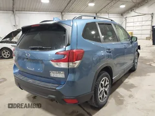 2020 Subaru Forester Premium with VIN JF2SKAJC6LH516615, listed as a IAAI auction lot 41873198 with 33,726 mi miles. Bid and sale history available at carsss.com. Image 4.