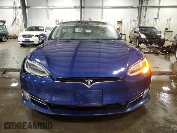 2016 Tesla Model S 90D z VIN 5YJSA1E40GF172712, wystawiony jako Copart lot #63698725 z przebiegiem 99 405 mil mil oraz Szkoda całkowita • Salvage title. Historia ofert i sprzedaży dostępna na DreamBid. Obrazek 5.