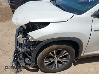 2019 Toyota Highlander Hybrid LE with VIN 5TDBGRFH6KS070611, listed as a IAAI auction lot 42301946 with 78,323 mi miles and . Bid and sale history available at DreamBid. Image 17.
