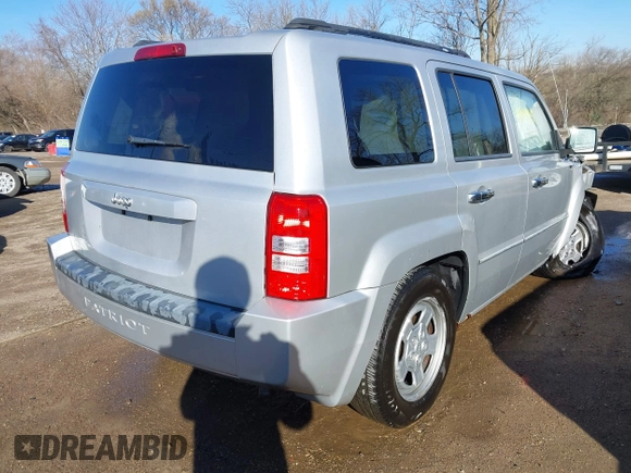 2008 Jeep Patriot Sport with VIN 1J8FT28W98D519566, listed as a IAAI auction lot 41804415 with 108,787 mi miles. Bid and sale history available at carsss.com. Image 4.