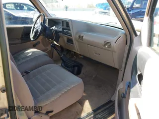 1993 Ford Ranger Splash z VIN 1FTCR10A9PPA96049, wystawiony jako IAAI lot #41792924 z przebiegiem 6 840 mil mil oraz . Historia ofert i sprzedaży dostępna na DreamBid. Obrazek 5.