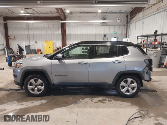 2018 Jeep Compass Latitude with VIN 3C4NJCBB3JT408614, listed as a IAAI auction lot 41301493 with 92,647 mi miles. Bid and sale history available at carsss.com. Image 15.