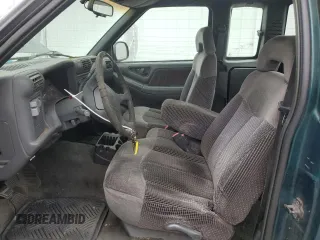 1996 GMC Sonoma SLS with VIN 1GTCS19X6T8519623, listed as a Copart auction lot 80537424 with 207,741 mi miles and Salvage Title. Bid and sale history available at carsss.com. Image 7.