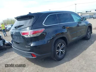 2016 Toyota Highlander XLE z VIN 5TDJKRFH3GS269861, wystawiony jako IAAI lot #42199493 z przebiegiem 94 237 mil mil oraz . Historia ofert i sprzedaży dostępna na DreamBid. Obrazek 4.