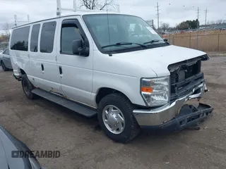 2012 Ford Econoline Passenger XL z VIN 1FBNE3BL3CDA98393, wystawiony jako IAAI lot #42032460 z przebiegiem 139 564 mil mil oraz . Historia ofert i sprzedaży dostępna na DreamBid. Obrazek 1.