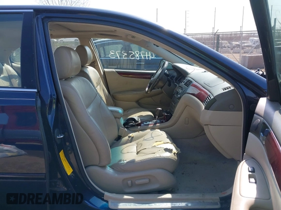 2002 Lexus ES 300 with VIN JTHBF30G620086129, listed as a IAAI auction lot 41785373 with 170,043 mi miles and . Bid and sale history available at carsss.com. Image 5.