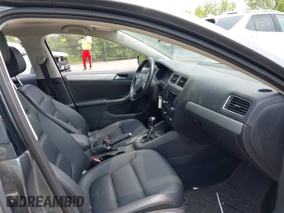 2013 Volkswagen Jetta SE with VIN 3VWBX7AJ3DM434661, listed as a IAAI auction lot 42505596 with 135,263 mi miles and . Bid and sale history available at DreamBid. Image 5.