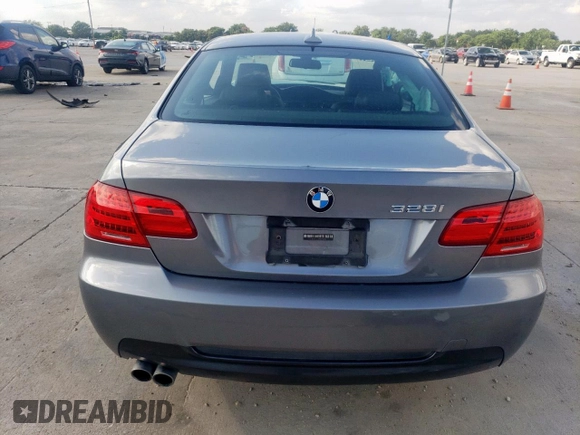 2011 BMW 3 Series 328i с VIN WBAKE5C50BE573630, выставлен на аукционе Copart как лот 59906525 с пробегом 54 717 миль миль и Списание • Salvage title. История ставок и продаж доступна на DreamBid. Изображение 6.