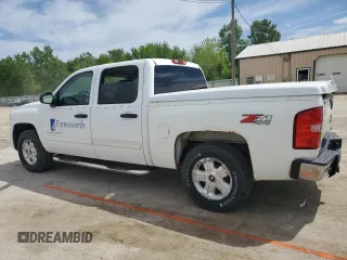 2011 Chevrolet Silverado 1500 LT with VIN 3GCPKSE31BG266990, listed as a Copart auction lot 56544935 with 196,920 mi miles and Clean Title. Bid and sale history available at DreamBid. Image 2.
