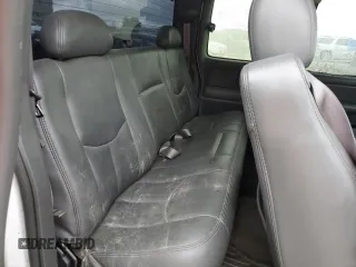 2004 GMC Sierra 1500 SLE z VIN 1GTEK19TX4E122294, wystawiony jako Copart lot #56576185 z przebiegiem 322 130 mil mil oraz Czysty tytuł • Clean title. Historia ofert i sprzedaży dostępna na DreamBid. Obrazek 10.