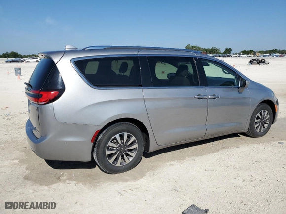 2021 Chrysler Pacifica Hybrid Touring L with VIN 2C4RC1L71MR594686, listed as a Copart auction lot 50885575 with 64,792 mi miles and Clean Title. Bid and sale history available at carsss.com. Image 3.