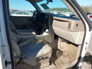 2002 Chevrolet Suburban LS with VIN 3GNEC16Z72G205717, listed as a IAAI auction lot 41700921 with 1 mi miles. Bid and sale history available at carsss.com. Image 5.