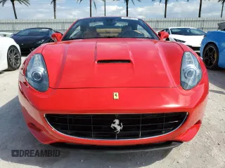 2011 Ferrari California z VIN ZFF65LJA1B0181831, wystawiony jako Copart lot #75098924 z przebiegiem 15 297 mil mil oraz Szkody całkowita. Historia ofert i sprzedaży dostępna na DreamBid. Obrazek 5.