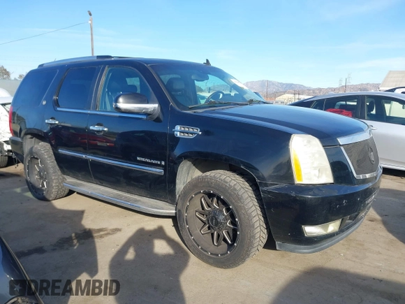 2009 Cadillac Escalade z VIN 1GYFK13289R242884, wystawiony jako IAAI lot #41320982 z przebiegiem 132 983 mil mil oraz . Historia ofert i sprzedaży dostępna na DreamBid. Obrazek 1.