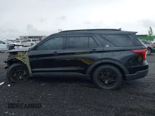 2022 Ford Explorer Timberline z VIN 1FMSK8JH0NGA82571, wystawiony jako IAAI lot #42244823 z przebiegiem 36 858 mil mil oraz . Historia ofert i sprzedaży dostępna na DreamBid. Obrazek 14.