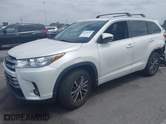 2018 Toyota Highlander SE with VIN 5TDKZRFH7JS546793, listed as a IAAI auction lot 42156937 with 59,181 mi miles and . Bid and sale history available at DreamBid. Image 17.