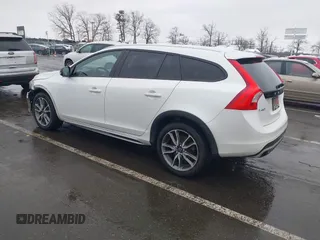 2015 Volvo V60 Cross Country T5 with VIN YV4612HK1F1001764, listed as a IAAI auction lot 41560997 with 69,888 mi miles. Bid and sale history available at carsss.com. Image 3.