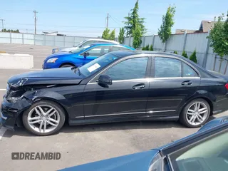2012 Mercedes-Benz C 300 Sport с VIN WDDGF8BB9CA642697, выставлен на аукционе IAAI как лот 42479043 с пробегом 93 021 миль миль и . История ставок и продаж доступна на DreamBid. Изображение 14.