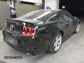 2014 Ford Mustang GT z VIN 1ZVBP8CFXE5257404, wystawiony jako IAAI lot #42731944 z przebiegiem 308 695 mil mil oraz . Historia ofert i sprzedaży dostępna na DreamBid. Obrazek 4.