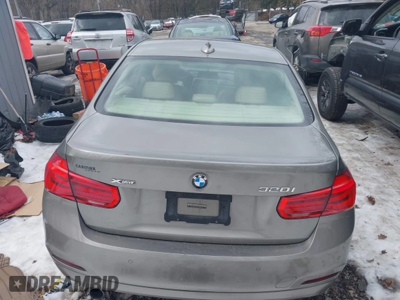 2016 BMW 3 Series 320i xDrive z VIN WBA8E5G5XGNU20345, wystawiony jako IAAI lot #41450461 z przebiegiem 155 607 mil mil oraz . Historia ofert i sprzedaży dostępna na DreamBid. Obrazek 17.