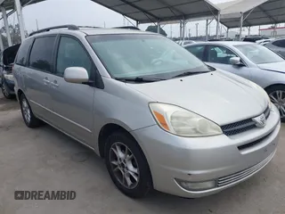 2005 Toyota Sienna XLE z VIN 5TDZA22C65S230363, wystawiony jako IAAI lot #42464683 z przebiegiem 334 381 mil mil oraz . Historia ofert i sprzedaży dostępna na DreamBid. Obrazek 1.