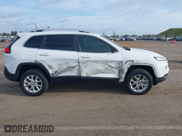 2016 Jeep Cherokee Latitude with VIN 1C4PJMCS1GW185442, listed as a IAAI auction lot 42033699 with 123,306 mi miles. Bid and sale history available at carsss.com. Image 6.