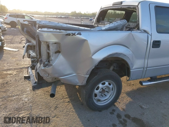 2013 Ford F-150 XL z VIN 1FTFW1ET4DKF05583, wystawiony jako IAAI lot #41864594 z przebiegiem 244 402 mil mil oraz . Historia ofert i sprzedaży dostępna na DreamBid. Obrazek 6.
