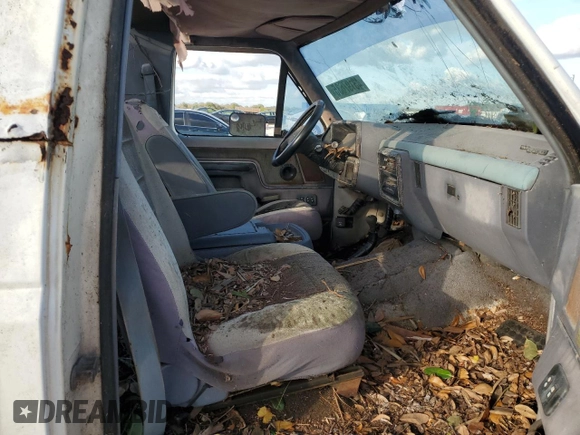 1989 Ford Bronco Custom z VIN 1FMEU15H7KLB31566, wystawiony jako Copart lot #43197635 z przebiegiem Nie podano mil oraz Czysty tytuł • Clean title. Historia ofert i sprzedaży dostępna na DreamBid. Obrazek 10.