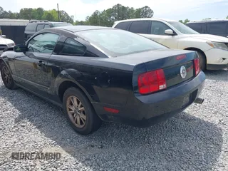 2007 Ford Mustang Deluxe with VIN 1ZVFT80N875226941, listed as a IAAI auction lot 42054190 with 183,155 mi miles. Bid and sale history available at carsss.com. Image 3.